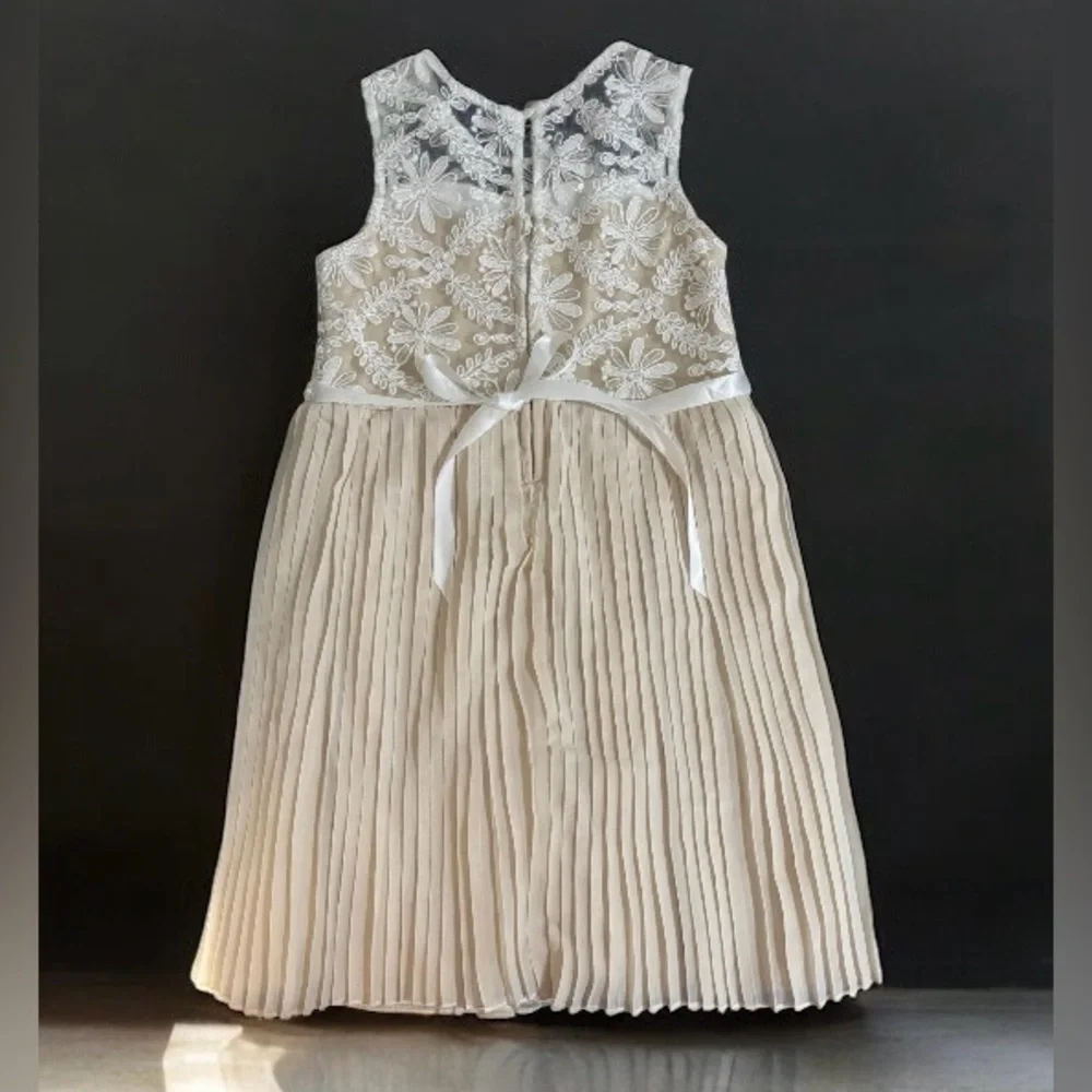 Little Girl's Dress. Pageant.  Special occasions. 6X  SKU 8